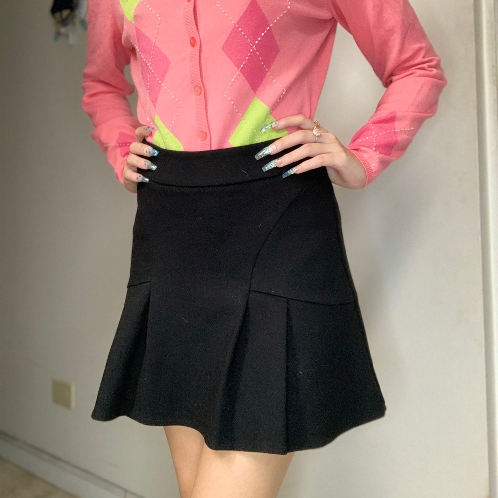 Juicy couture black pleated skirt